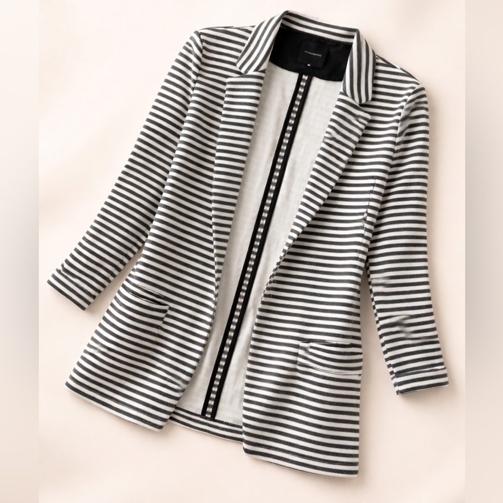 Dynamite Women’s Striped Open Blazer with cropped sleeves - Black & White stripe